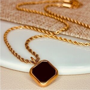 Elegant Gold and Black Onyx Pendant Twisted Rope Chain Necklace